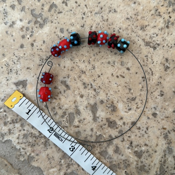 Glass bead necklace on flexible wire - Picture 3 of 3